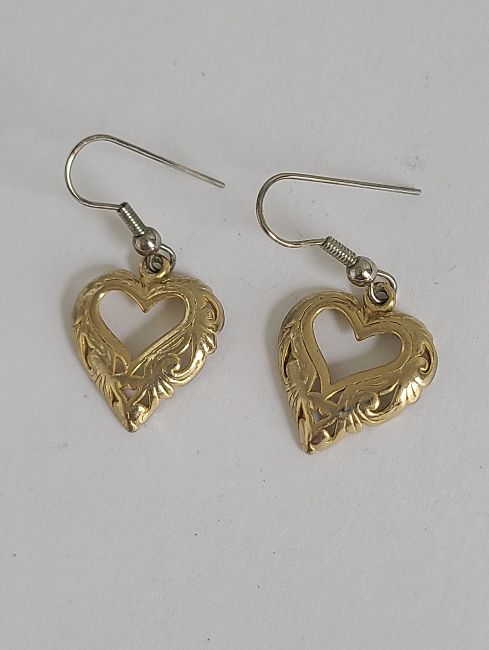 Vintage Gold Tone Victorian Style Openwork Filigree Heart Drop Dangle Earrings